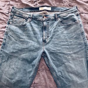 Men’s Levi’s signature gold relaxed light blue jeans 36 x 34